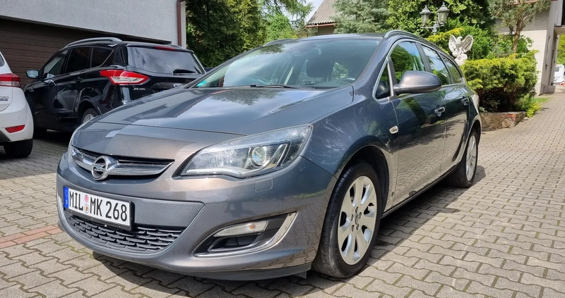 Opel Astra cena 32500 przebieg: 185000, rok produkcji 2013 z Kraków małe 466